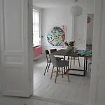 Beautiful With A Private Rooftop Terrace *