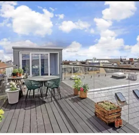 Beautiful With A Private Rooftop Terrace